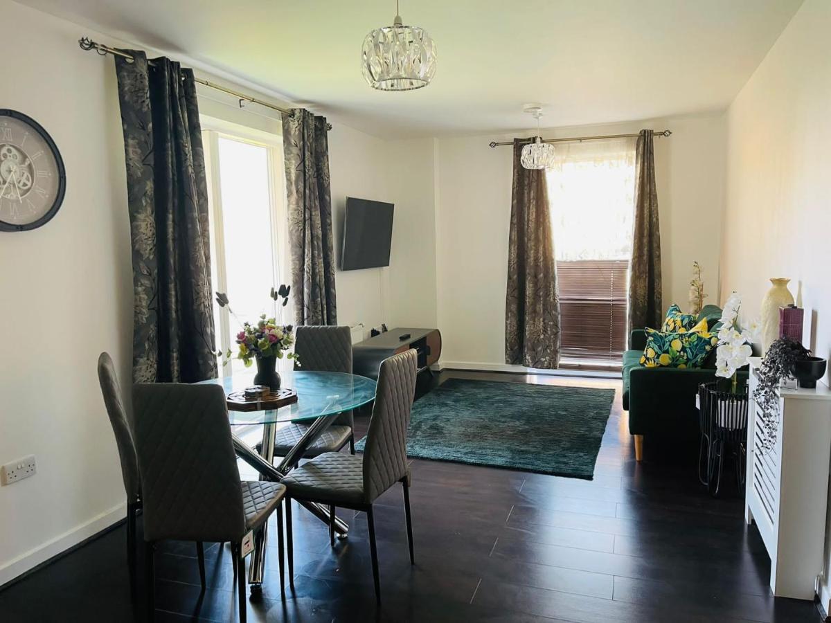 Deluxe 2-Bedroom Home Away Erith Luaran gambar
